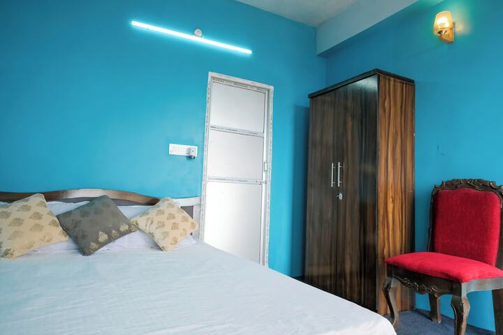 Room 6 of 14