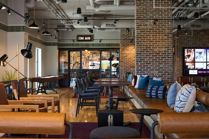 Lobby lounge