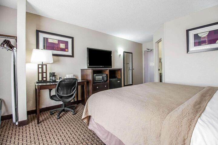 1 King Bed (1 of 14)