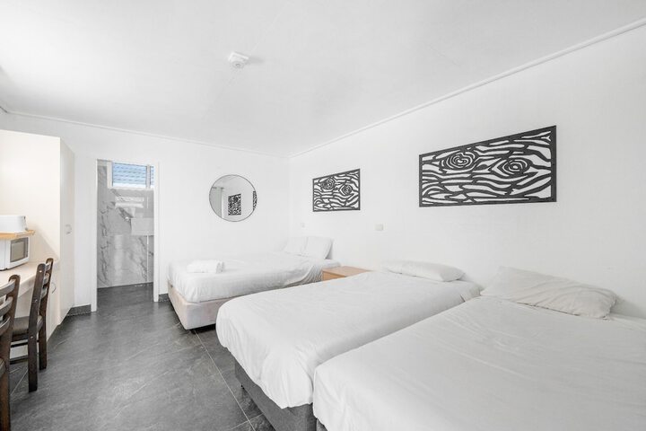 Room 8 of 19