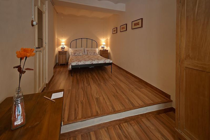 Room 5 of 11