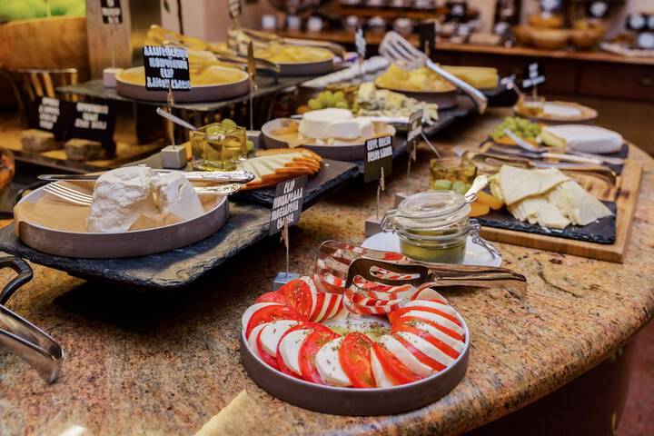 Breakfast/Coffee Service 225 of 339