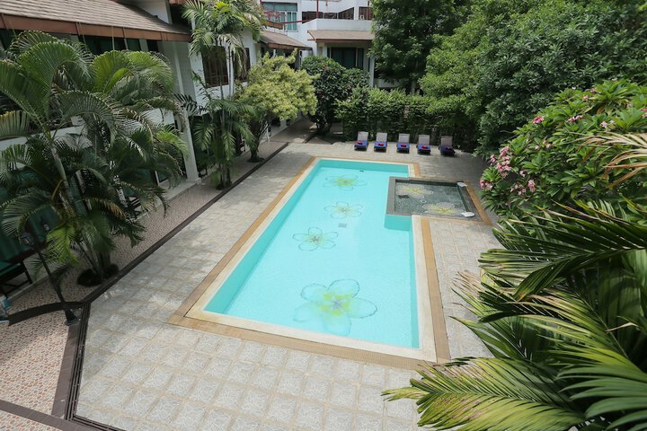 Hotel Exterior 43 of 51