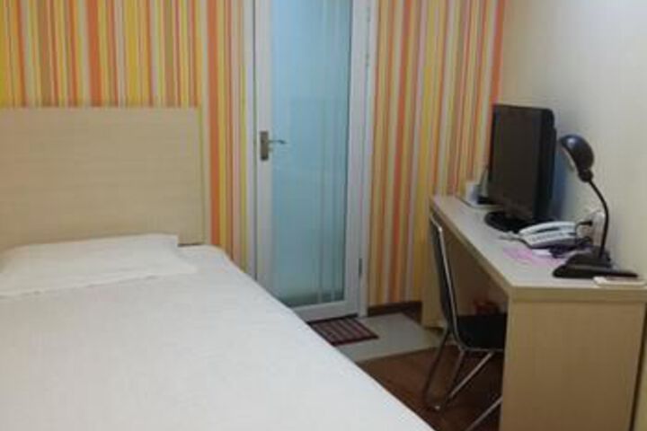 Room 5 of 7