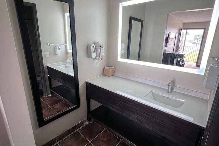 Standard Double Room (8 of 9)