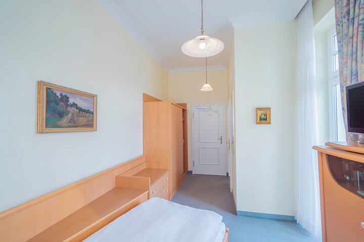 Room 25 of 71