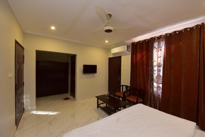 Room 10 of 36
