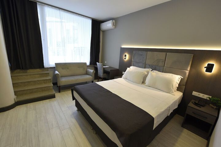 Room 3 of 32