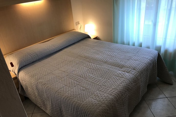 Room 7 of 48