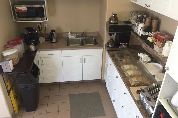 Breakfast/Coffee Service 30 of 43