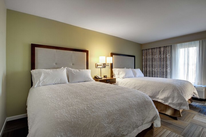 2 Queen Beds Mobility Accessible with Tub (11 of 13)