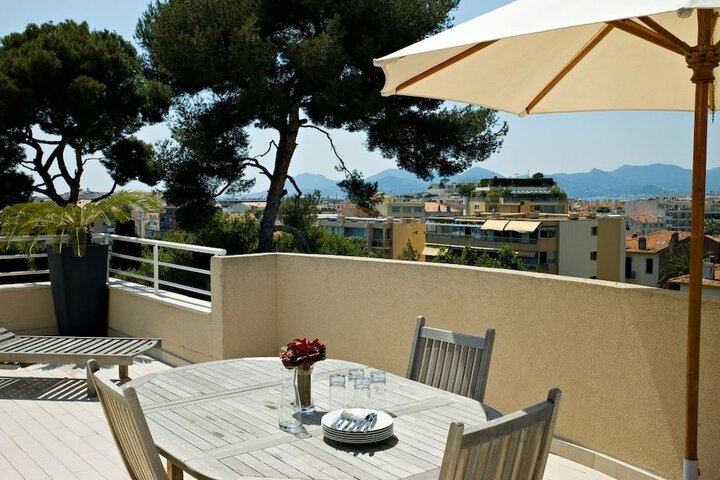 Terrace/Patio 9 of 10