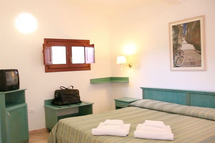 Room 4 of 41