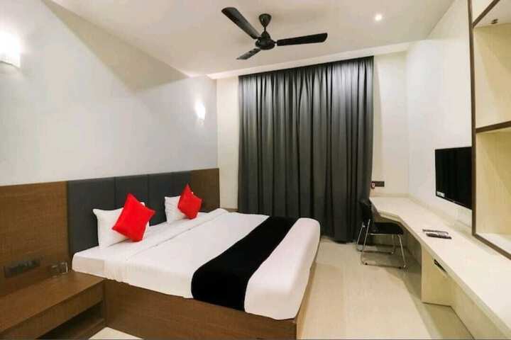 Room 4 of 7