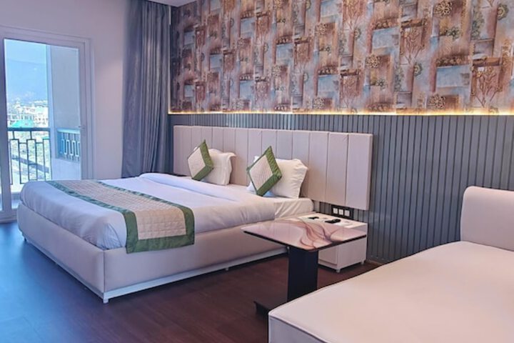 Room 32 of 54