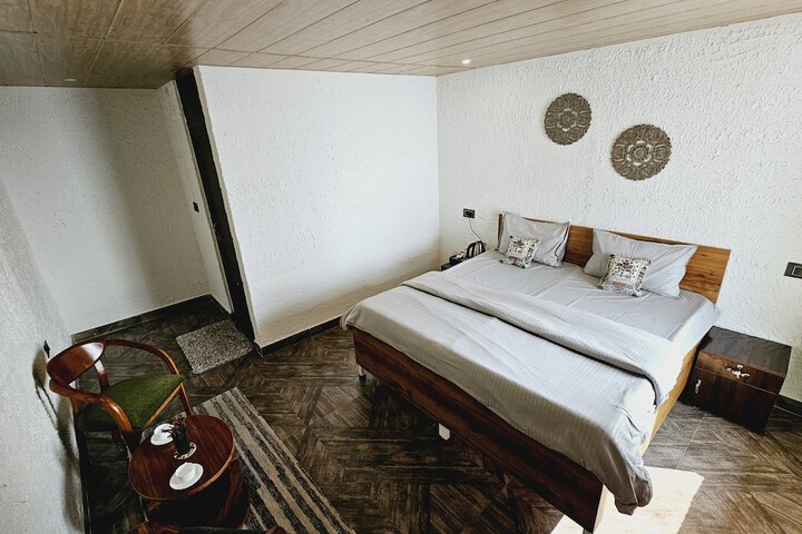 Room 1 of 7