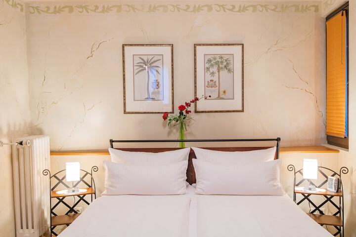 Room 21 of 74