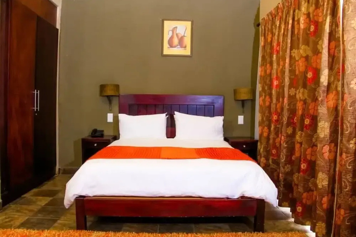 Room 6 of 42