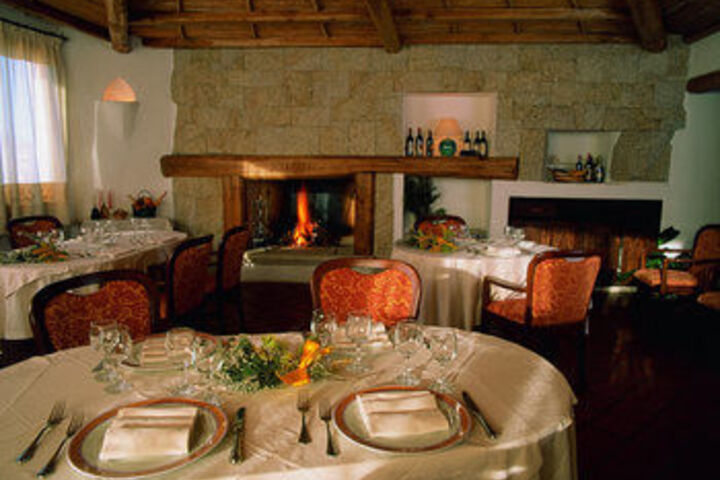 Dining 27 of 29