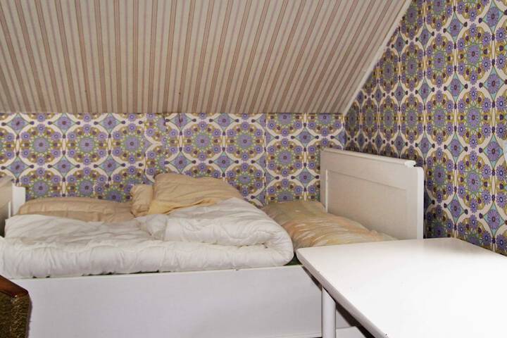 Room 4 of 34