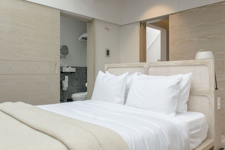 Room 6 of 48