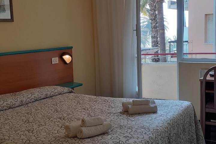 Room 13 of 42