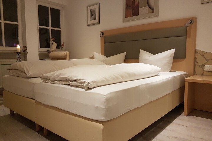 Room 4 of 18