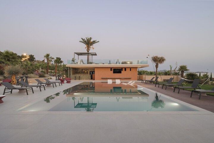 Pool 103 of 123