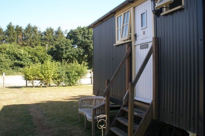 Room 6 of 10