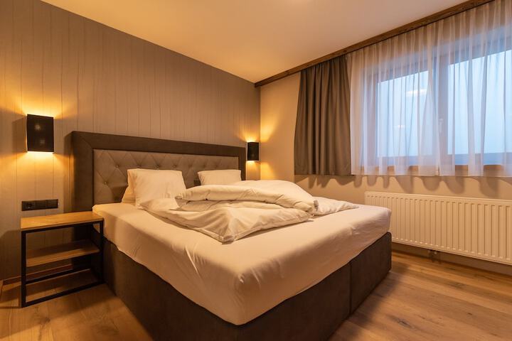 Room 2 of 39