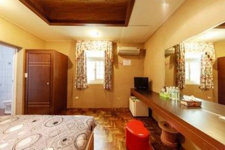 Room 37 of 40