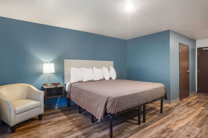 1 King Bed (7 of 19)