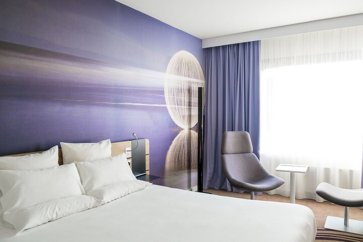 Room 5 of 157