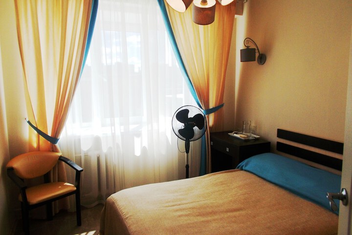 Room 11 of 28