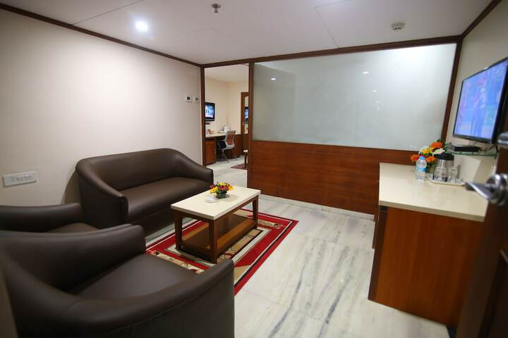 Room 7 of 12