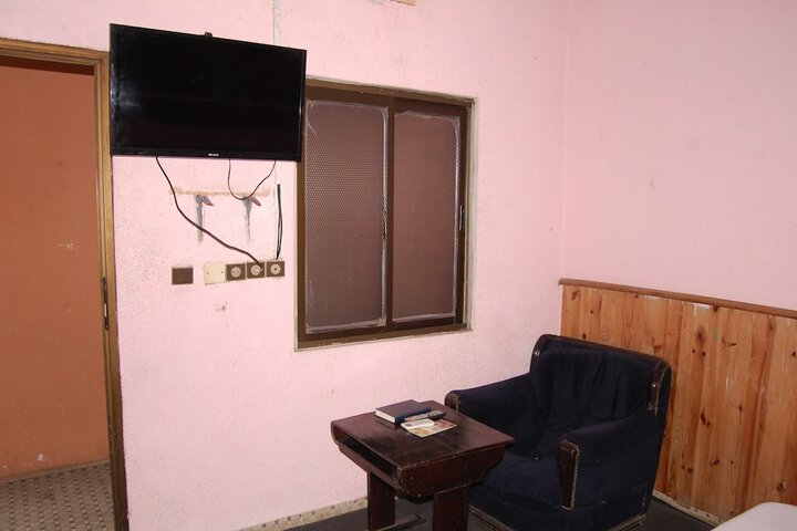 Room 8 of 38