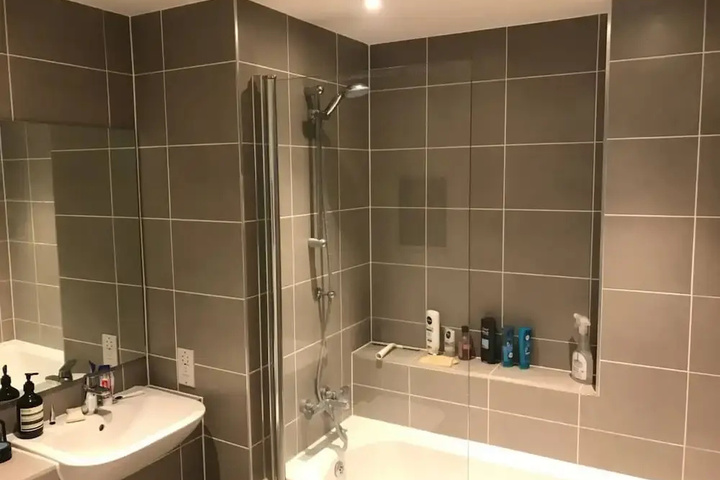 Room 6 of 11