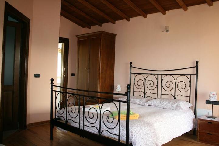 Room 4 of 36