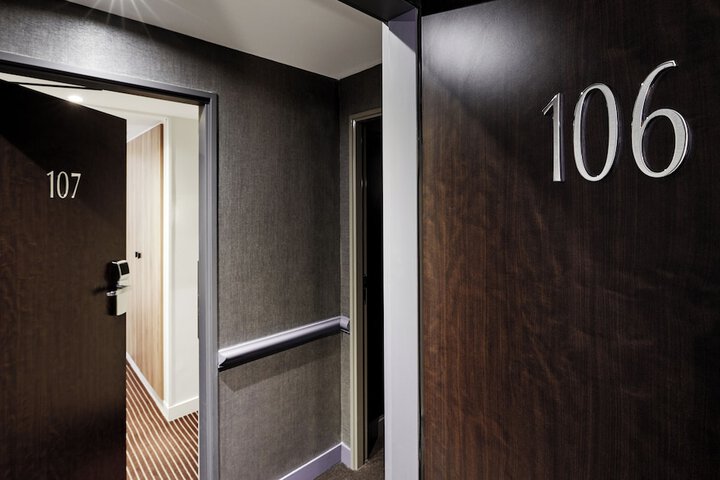 Room 21 of 37