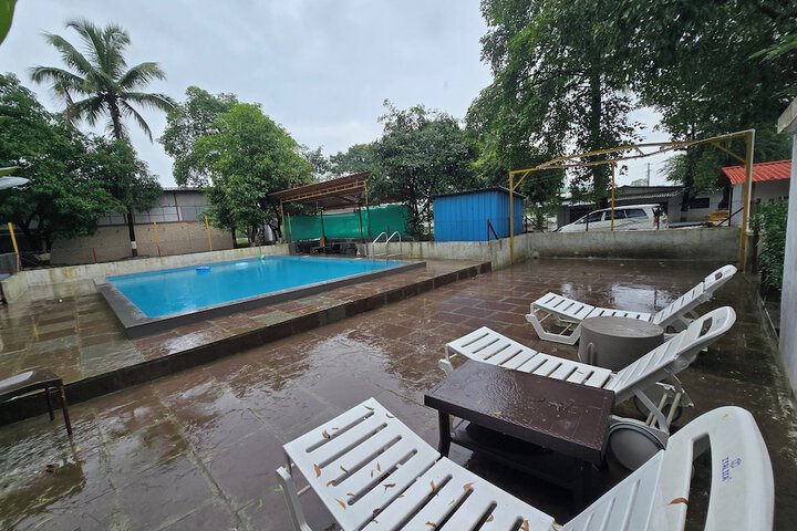 Pool 16 of 24
