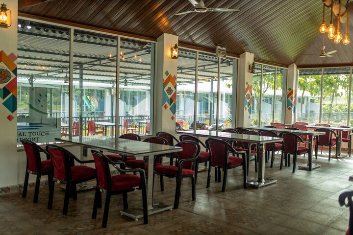 Dining 11 of 16