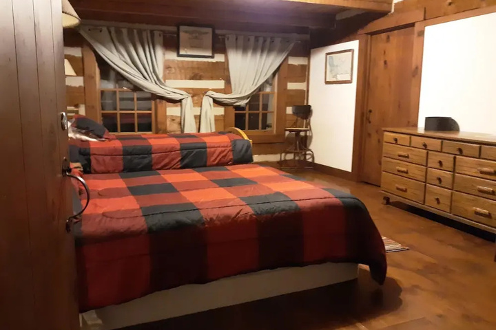 Room 2 of 16
