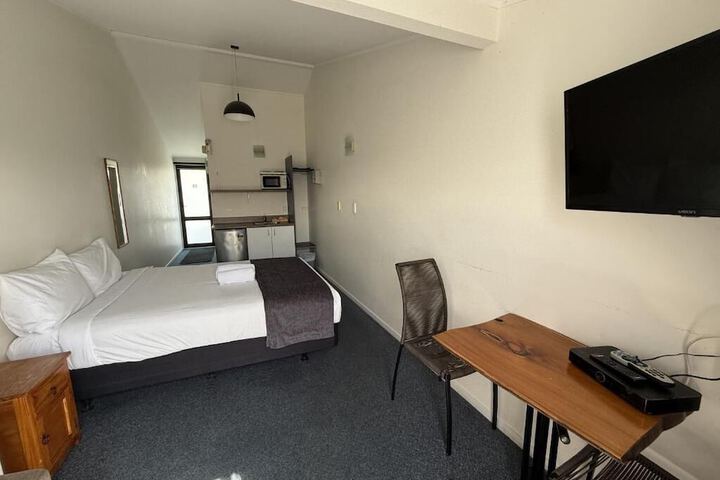Room 70 of 84