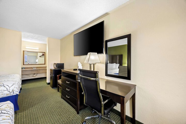 2 Double Beds (6 of 8)