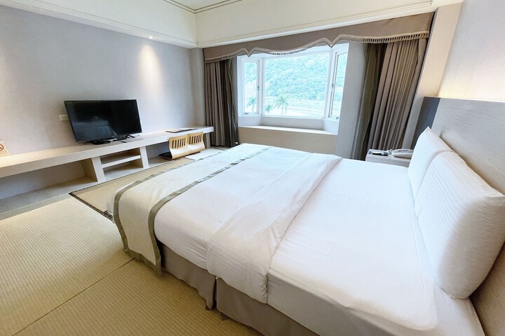 Room 33 of 90