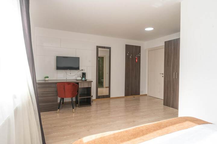 Room 7 of 43