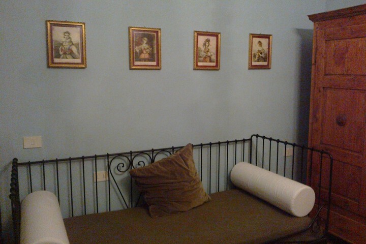 Room 46 of 89