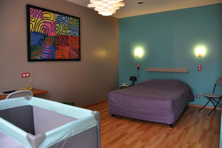 Room 8 of 33