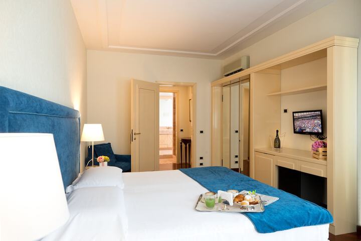 Room 8 of 74