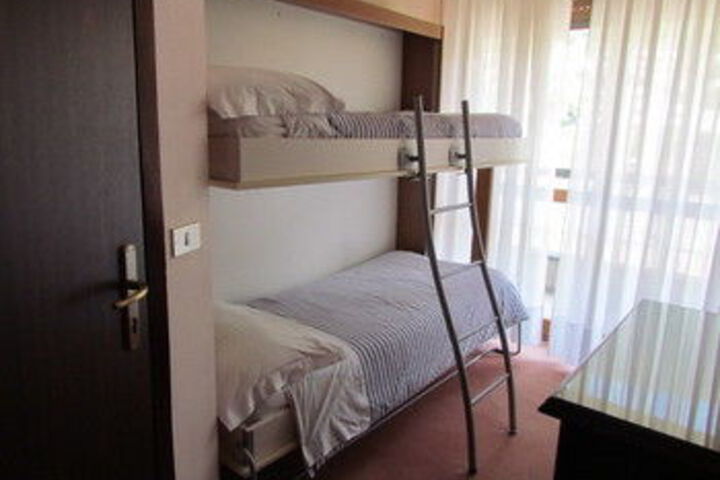 Room 12 of 31